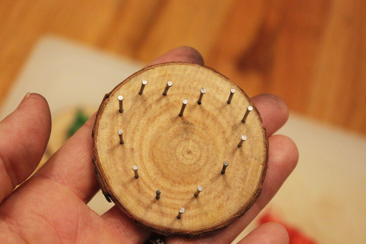 DIY string art ornaments on your Christmas tree