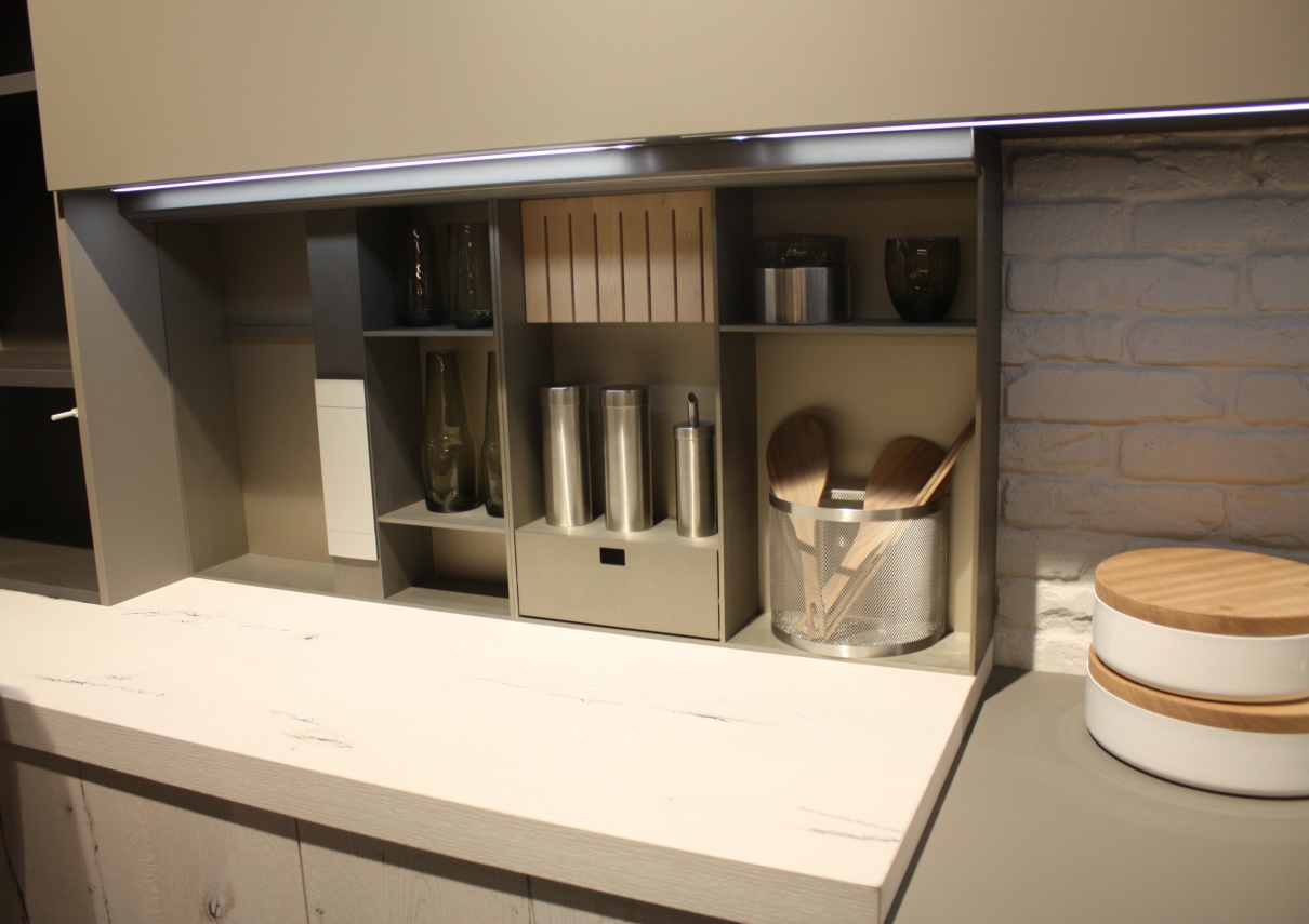 Clean the range hood