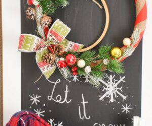 34 Ways To Make A Simple DIY Christmas Wreath Look Extraordinary