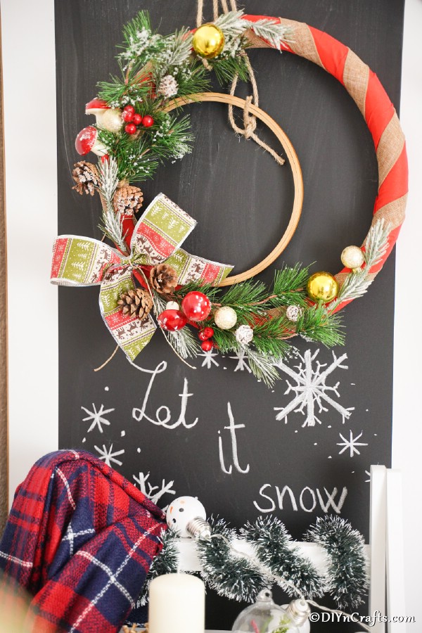 How To Make a Traditional Christmas Wreath