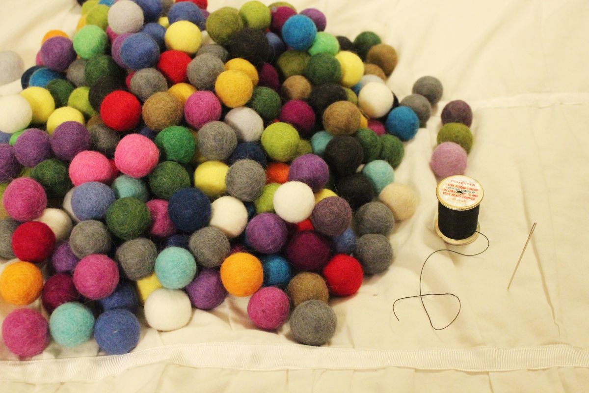 DIY Felt Ball Wreath