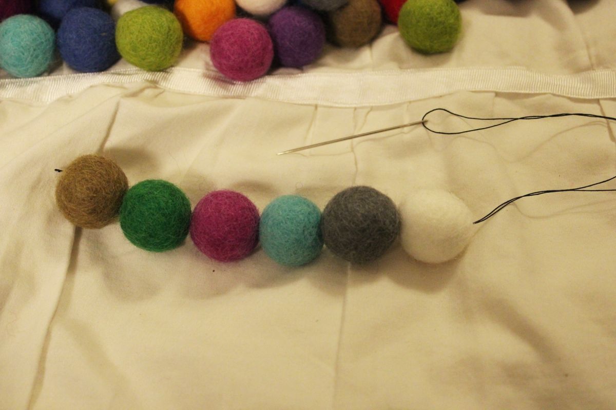 DIY Felt Ball Wreath