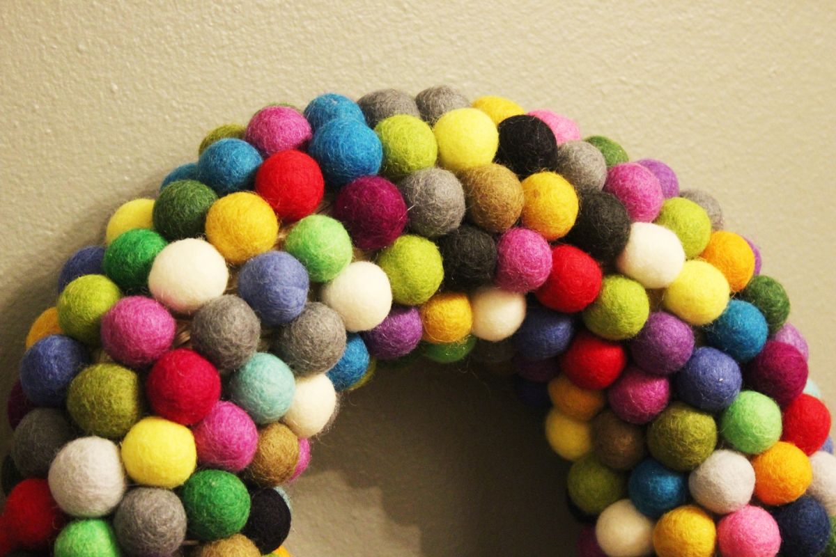 DIY Felt Ball Wreath