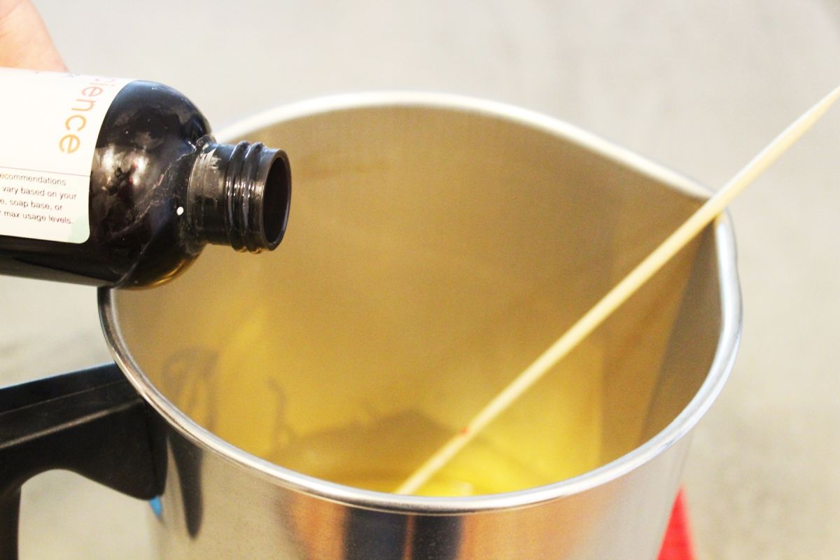 DIY Christmas Gift Idea - Glass Bottle Candle