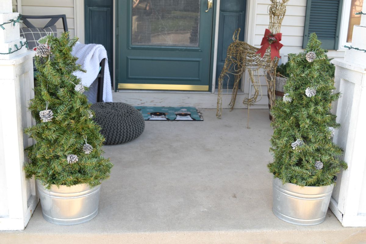 DIY holiday tree for porch