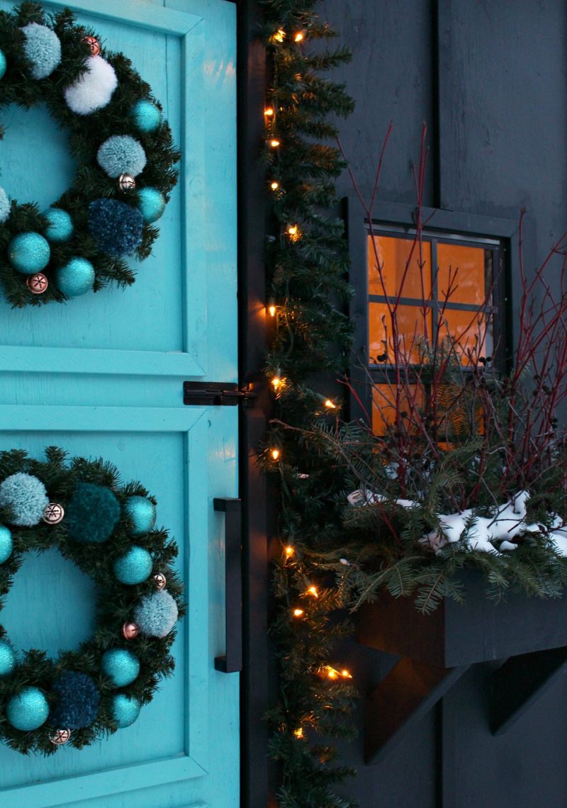 How To Make a Traditional Christmas Wreath