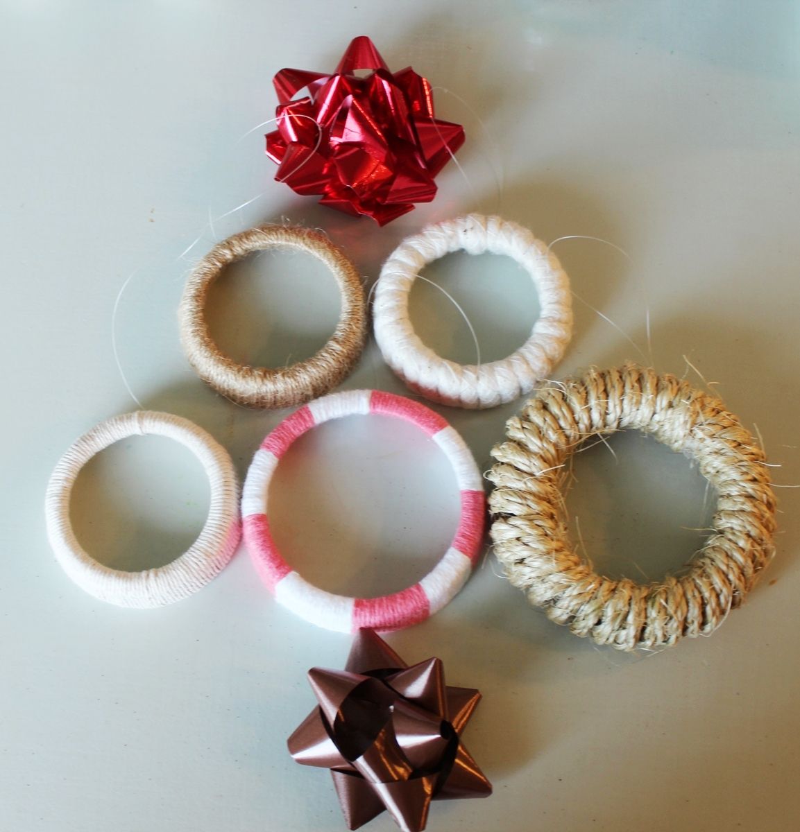 DIY Mason Jar Lid Wreaths to decorate the Tree