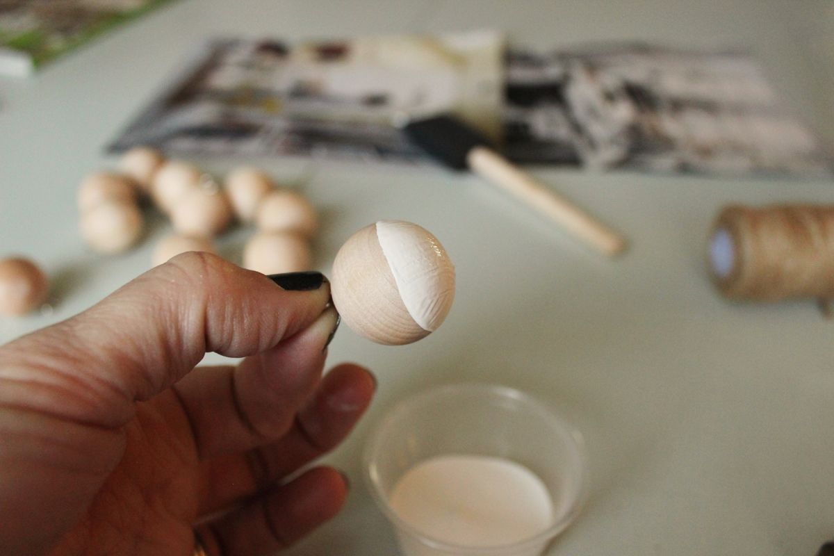 DIY Scandinavian Wooden Ornaments - dip paint