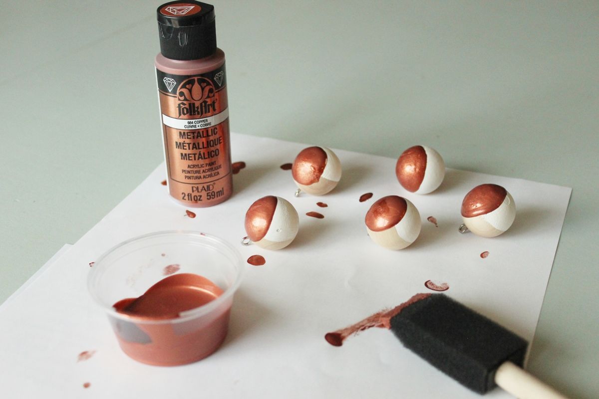 DIY Scandinavian Wooden Ornaments - let them dry