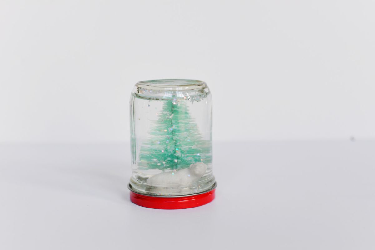 DIY snow globe finished mason jar1