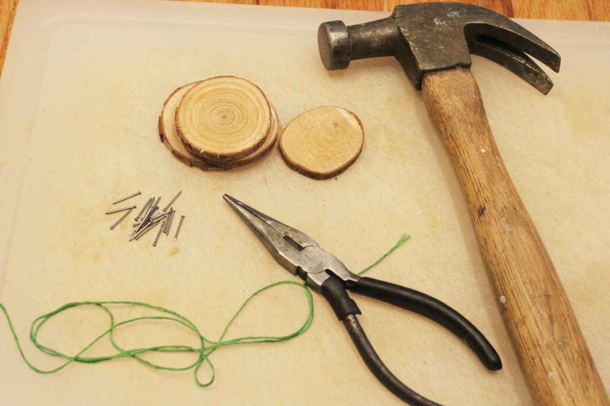DIY string art ornaments on your Christmas tree