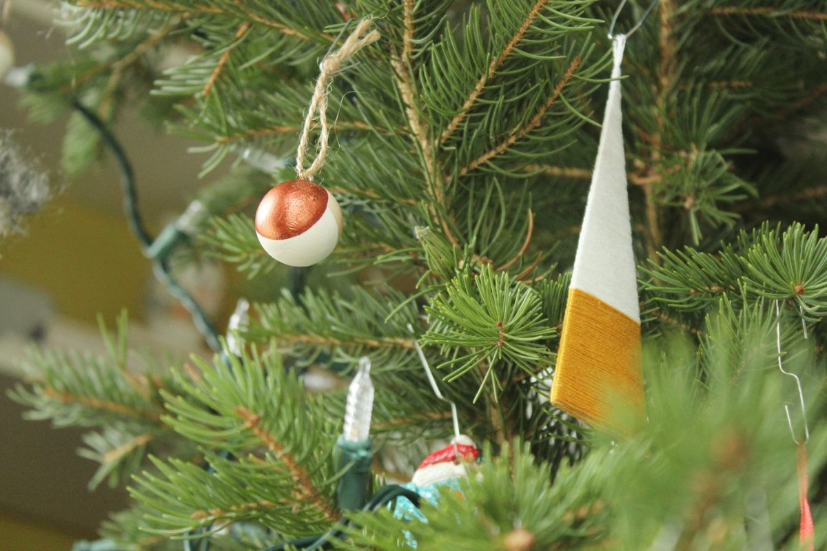 DIY String Tree Ornaments for Holiday