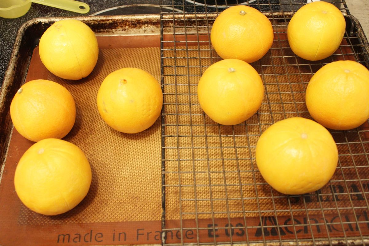 How to decorate a Christmas tree with natural ornaments dried orange