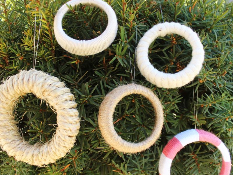 Easy Mason Jar Lid Wreaths