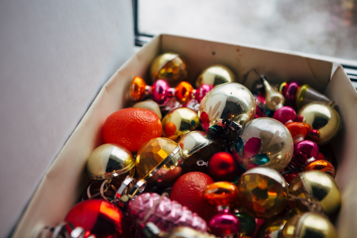 Fragile christmas decoration box