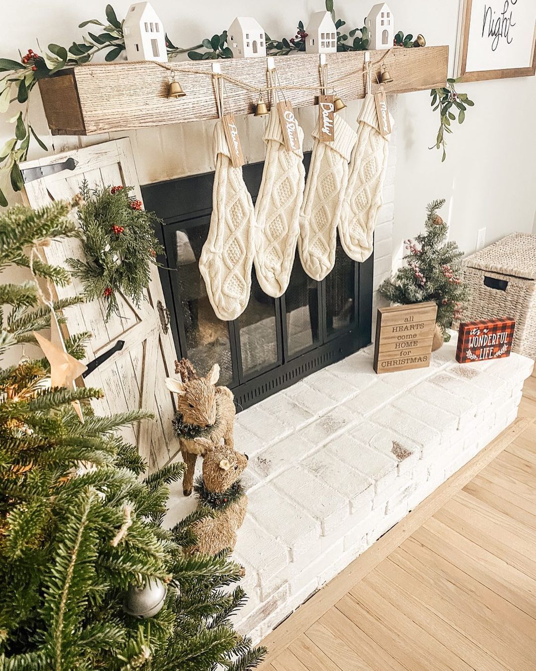 Hang knitted stockings