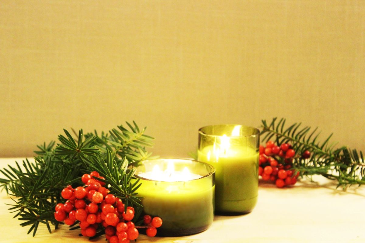 DIY Christmas Gift Idea - Glass Bottle Candle