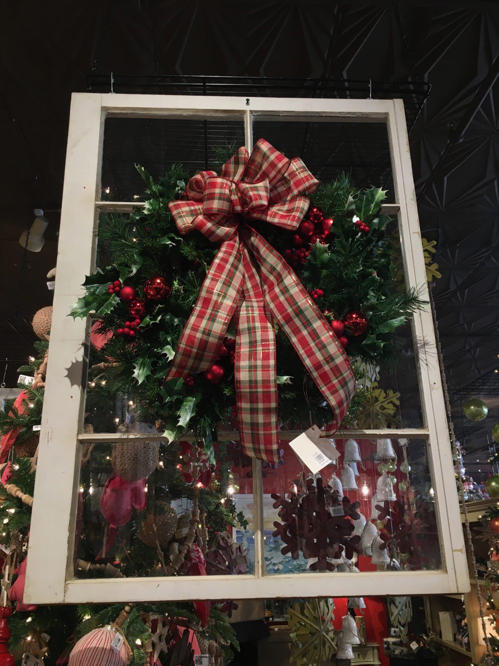 Themed green accent christmas tree