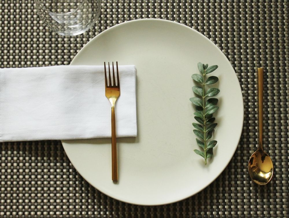 Modern Christmas Table Setting