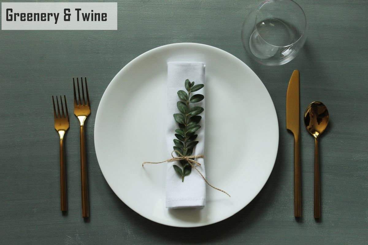 Modern Christmas Table Setting