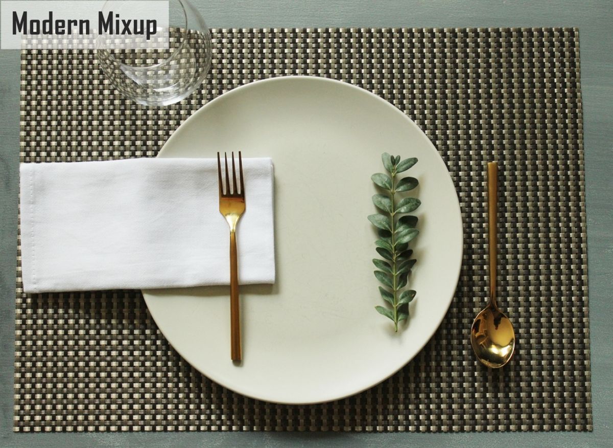 Modern Christmas Table Setting