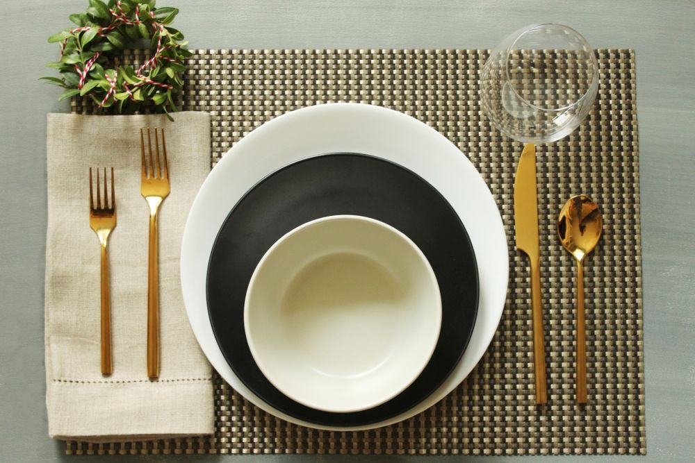 Modern Christmas Table Setting