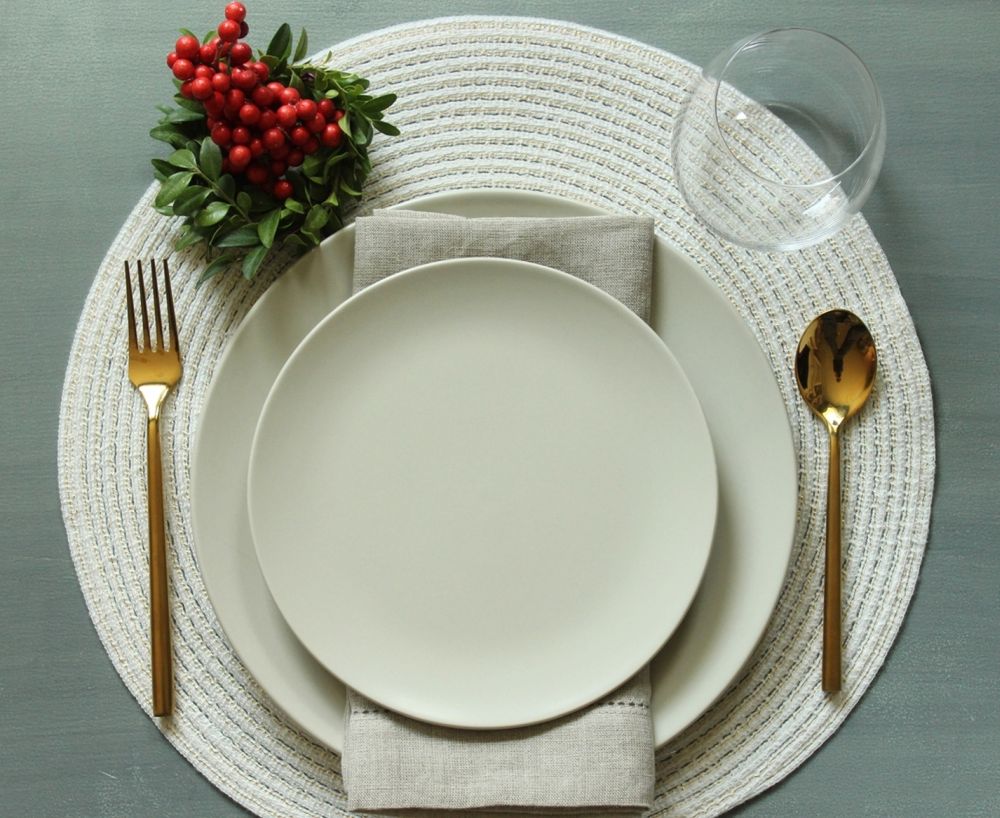 Modern Christmas Table Setting