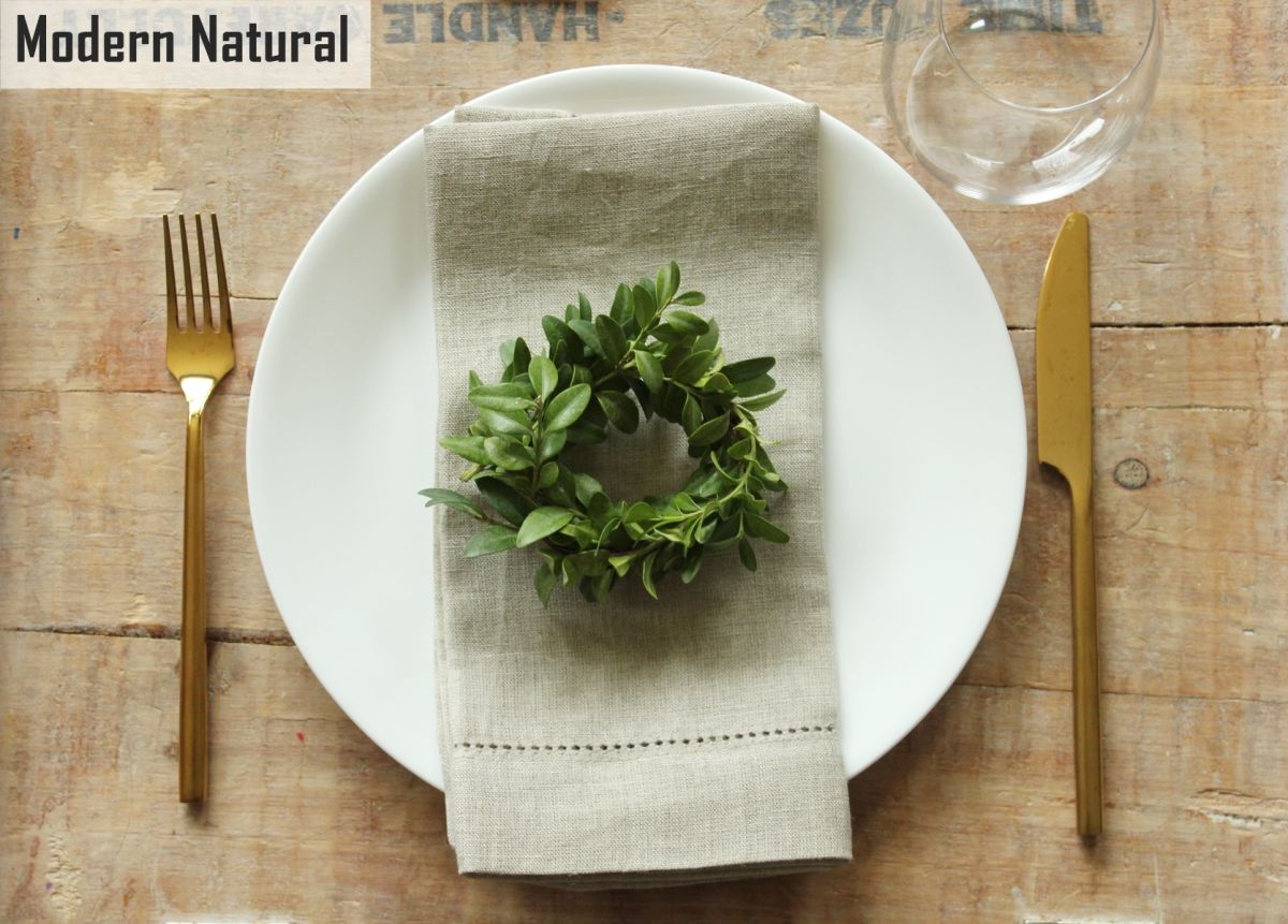 Modern Christmas Table Setting