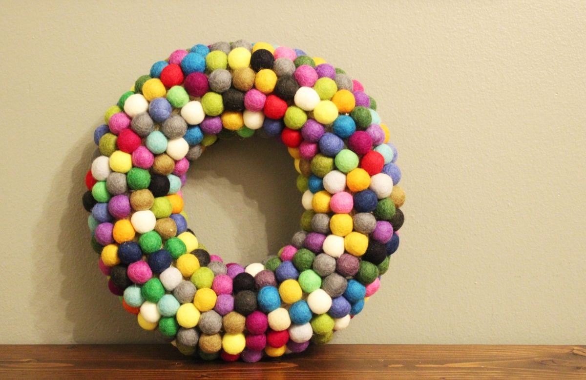 DIY Felt Ball Wreath