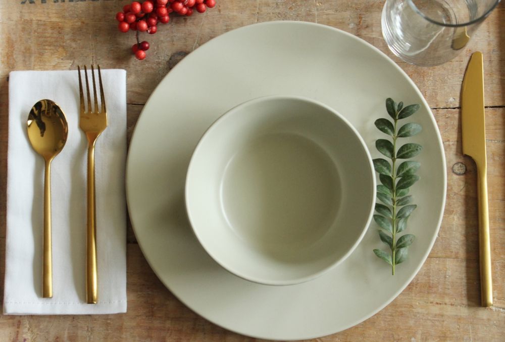 Modern Christmas Table Setting
