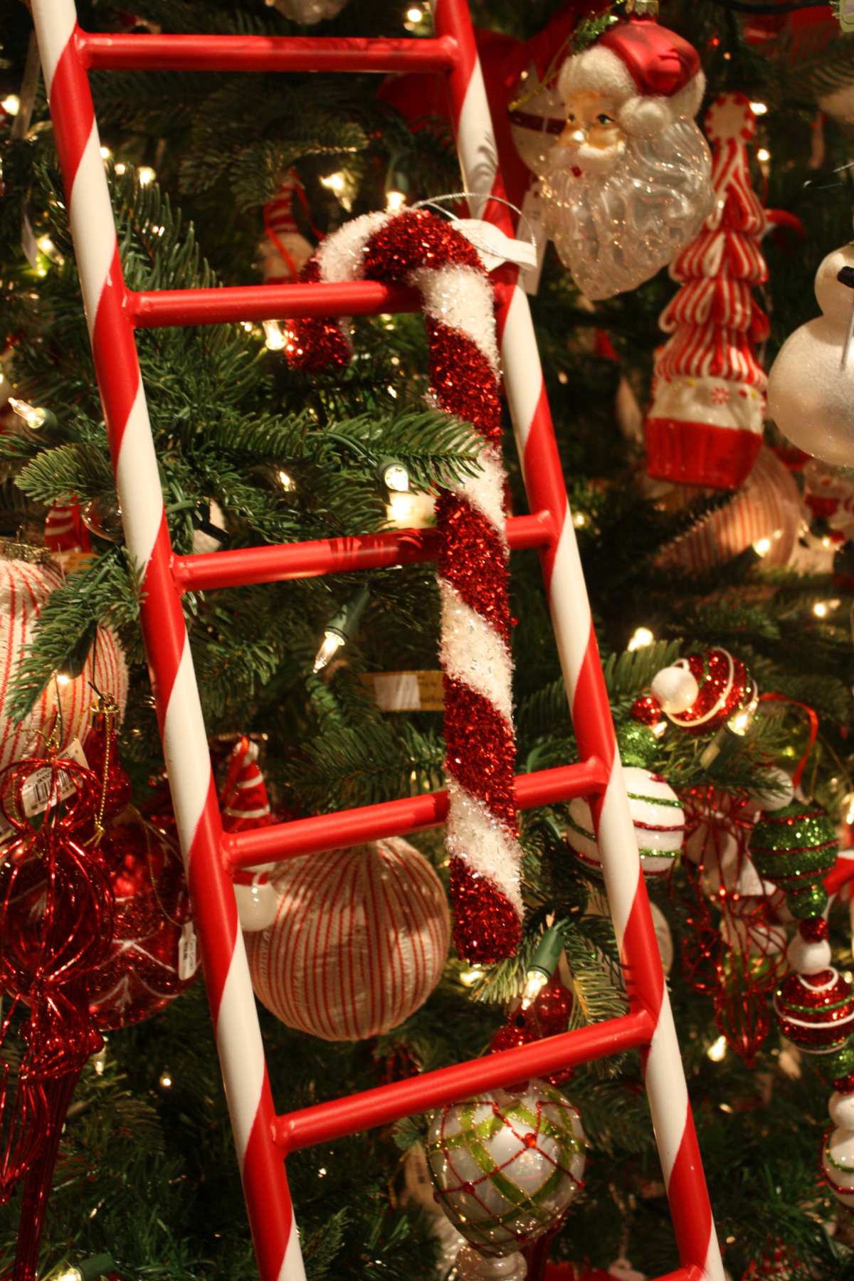 Themed green accent christmas tree