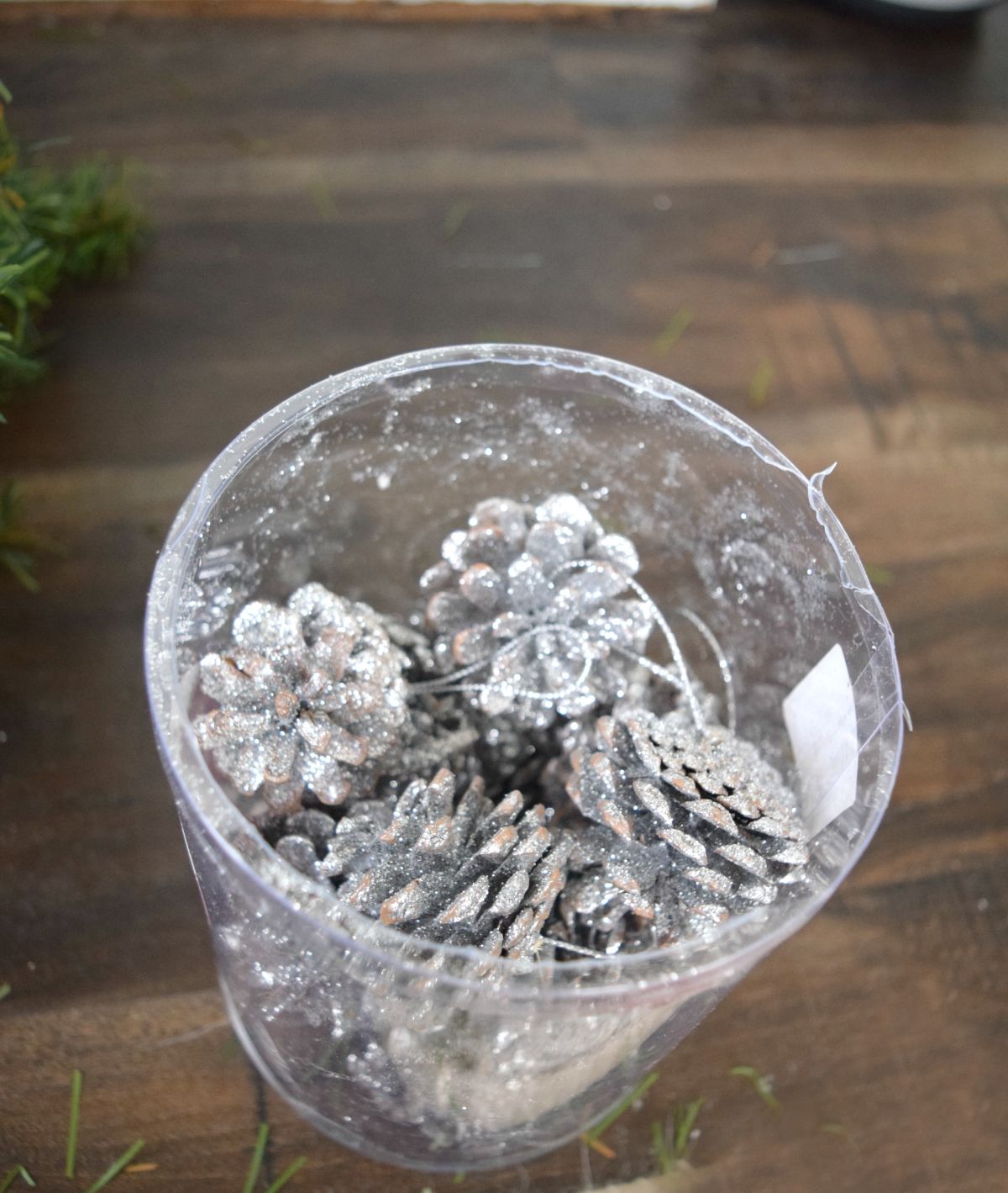 Pinecones with glitter