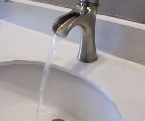 How to Remove and Install a Bathroom Faucet