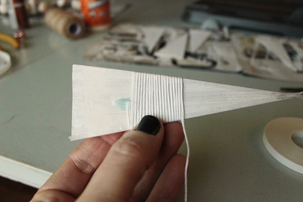 Scandinavian String Tree Ornaments - start wrapping