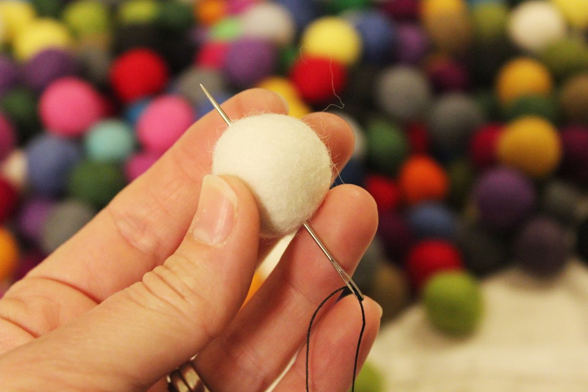 DIY Felt Ball Wreath