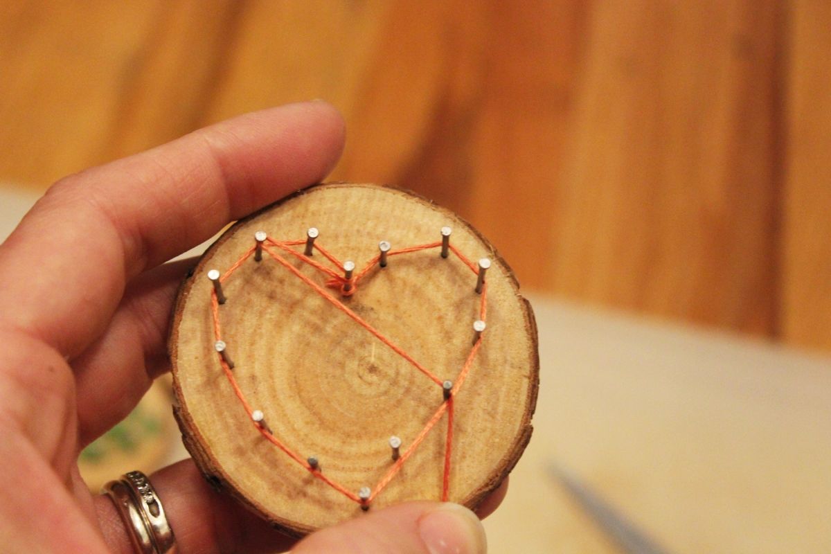 DIY string art ornaments on your Christmas tree