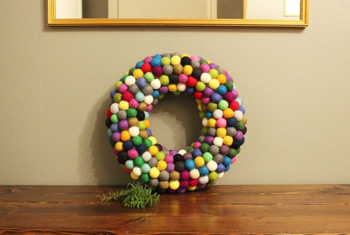 DIY Felt Ball Wreath