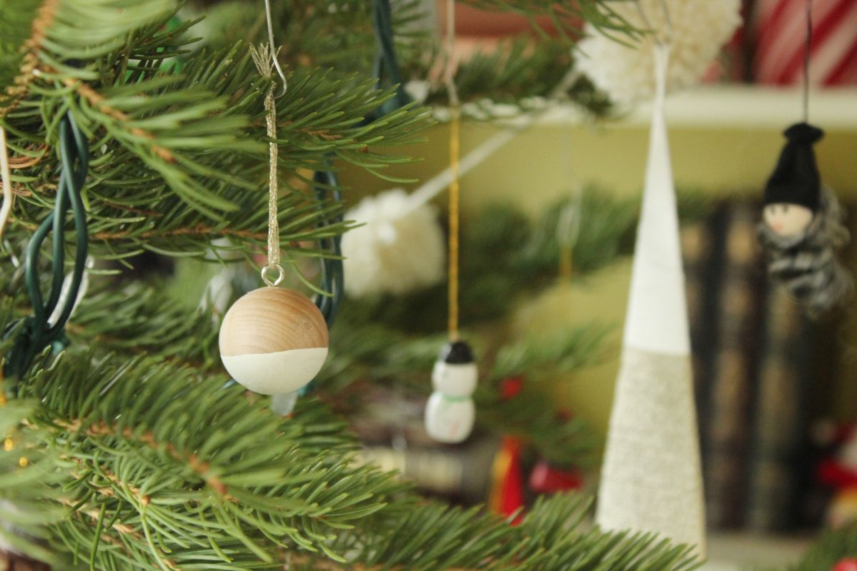 Swedish Christmas Tree Ornaments DIY