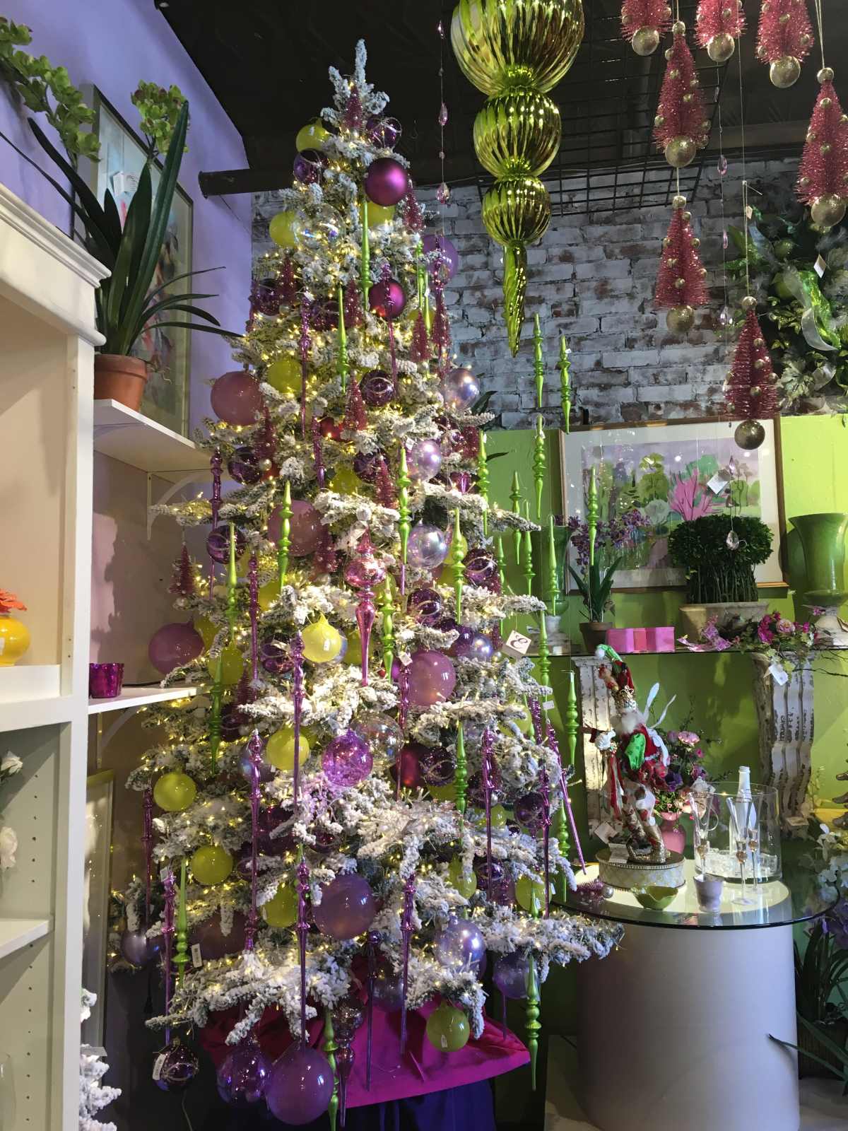 Themed green accent christmas tree