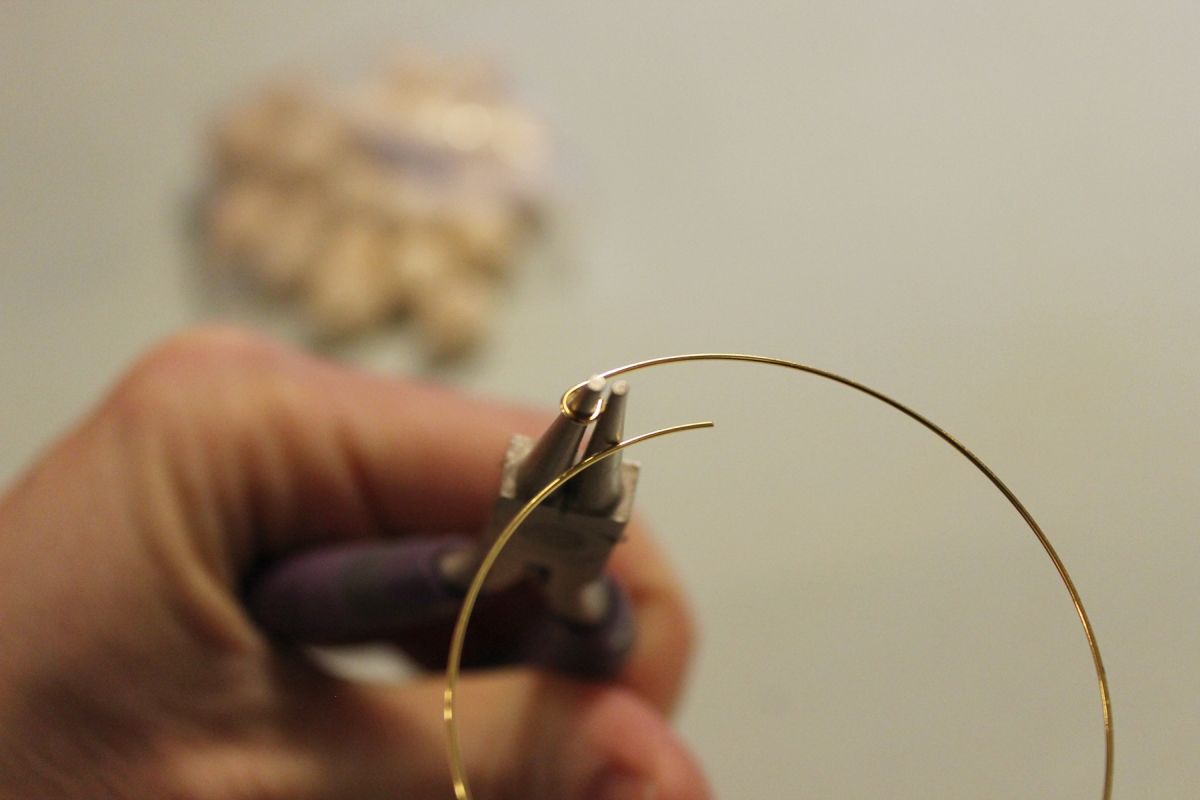 Using some roundnose jewelry pliers