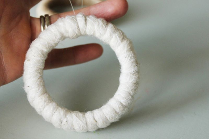 white decorate your wreaths
