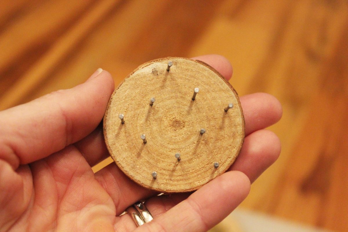 DIY string art ornaments on your Christmas tree